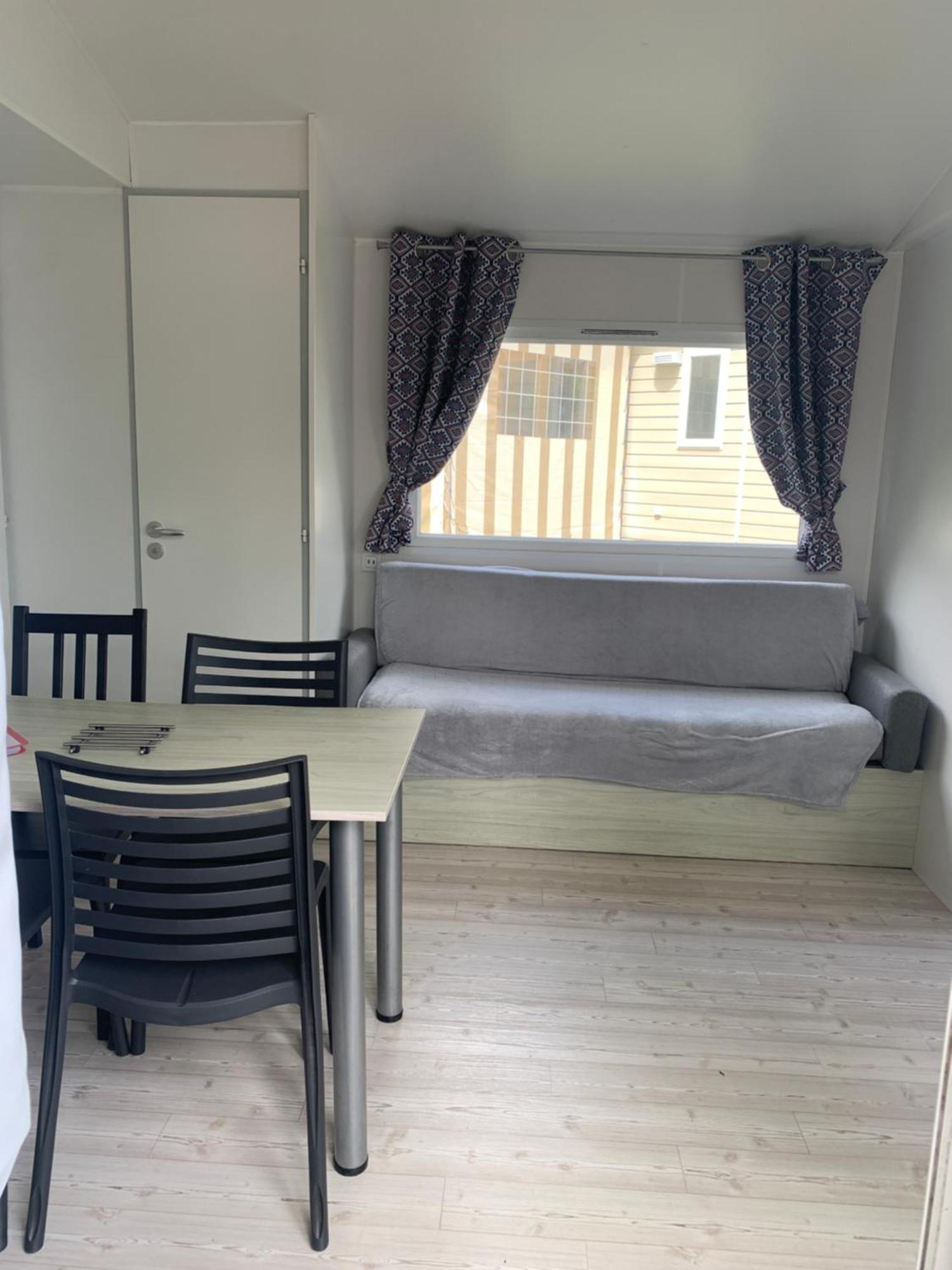 Mobil Home 10 M Et Mme Colas Litteau ภายนอก รูปภาพ